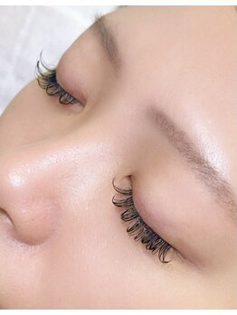 アイラッシュアンドネイル リリィ(Lily)/フラットラッシュ140本 束感