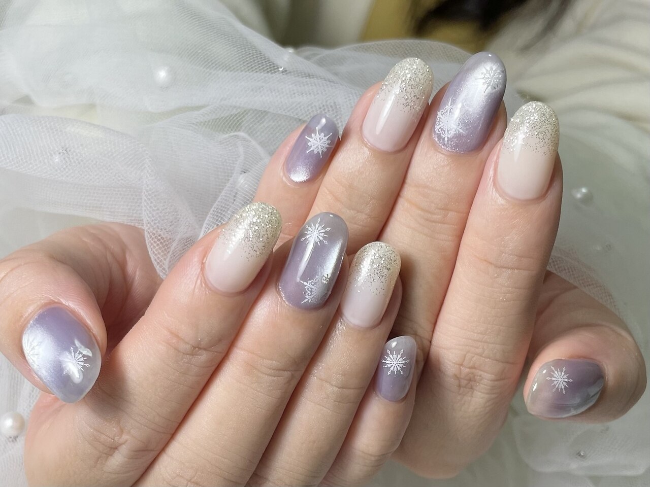 オーダーネイルチップNo.99 冬 大人キラキラ 手書き雪の結晶デザイン