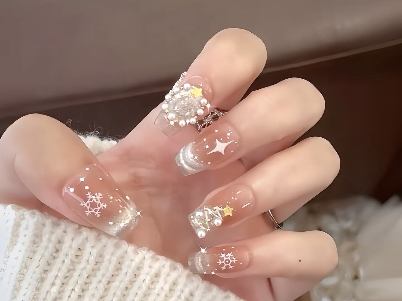 2025年-2026年冬トレンド】フレンチ ブライダル ハンドのネイル