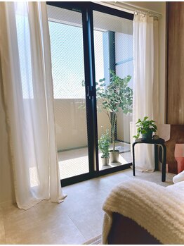 フィーカ(fika)の写真/高層階の絶景を望む大人の隠れ家サロン。完全個室のマンツーマン施術で、日常を忘れる贅沢なひとときを＊