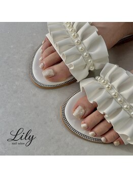 リリー(Lily)の写真/夏に向けてキラキラフットネイルはいかが?マグネットワンカラーでも可愛い輝きを足元に☆