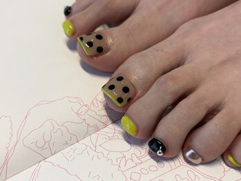 カーロ(at.caroz)の写真/夏間近フットネイルの準備は当店で華やかに彩りましょう！角質除去で自信あふれる足元へ☆