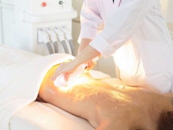 アモ(AMO)の写真/【最新LED脱毛器】従来のIPL/SHRとは違い脱毛+美容機器にも!肌負担を抑えながら“ちゅるん肌”も期待♪