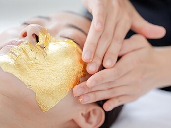 肌結果を追求する上質フェイシャルマスクサロン Koh Mask Bar【コウマスクバー】の写真/ハリもツヤも本気で欲しい大人肌へ。金箔×筋トレケア!