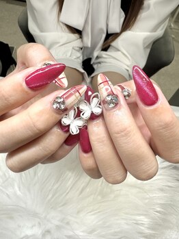 ミラージュ 市原(Miraju)の写真/長さ出しと持ち込みデザインで華やかで品のある指先を演出。爪の悩みがある方や指を長く見せたい方に♪