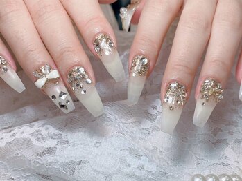 ドールネイル(DOLL NAIL)の写真/【爪のお悩み何でもご相談ください♪】爪が短い方や折れやすい方も、長さ出しで華やかな指先に♪