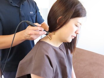 めばえコンディショニング整体の写真/辛い首・肩のコリや頭の重さに。微弱電流エレサスブラックが、快適な毎日をサポートします！
