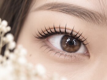 ルナ クレッシェンテ(Luna Crescente)の写真/人気のまつげパーマ「パリジェンヌラッシュリフト」で大人上品な目元へ♪韓国風の可愛い束感マツパもお任せ