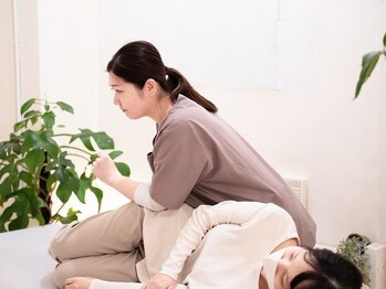 リトリートラボ 横浜反町店(RETREAT Lab)の写真/【全国有名誌で掲載され話題】首肩こりの原因は歪み！豊富な専門知識で本格整体『その痛み本当に大丈夫?』