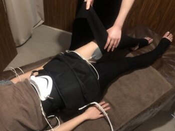 サロンドシェリ(Salon de cheri)の写真/【全個室のプライベート空間☆】普段の日常生活の中で、むくみやすく脂肪がつきやすい脚に徹底アプローチ◎