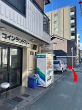 ツインネイル 名古屋駅店(twin.nail)/左手にコインランドリー。