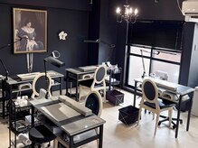 ネイルアンドアイラッシュ シシュ なんば本店(nail&eyelash SyiSyu)の雰囲気（6/13に移転RENEWALオープン♪黒を基調にしたお洒落な店内）