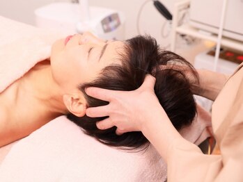 アロマエステアンドリラクゼーション 月香の写真/【頭痛も眼精疲労も！】コースの最後に、リラックス深まる『アイケア(頭皮＋顔ツボ)』で寝落ち！