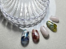 フロッシュ(FROSCH)の雰囲気（上品&華やかなお手元に。毎月変わる定額デザインネイル6650円。）