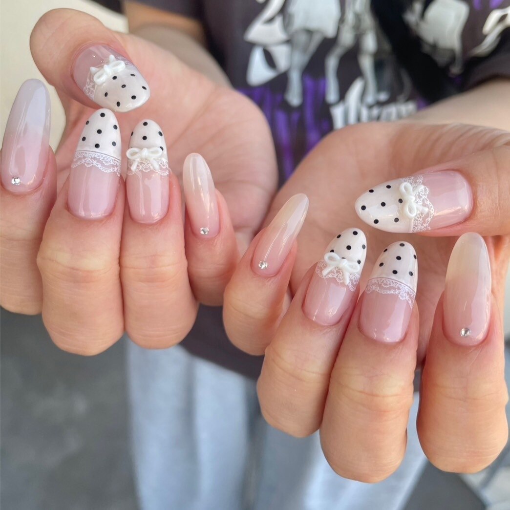 2025年秋トレンド】ホワイト ロングのネイルデザイン集｜人気順