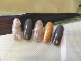 大理石風でシックな指先