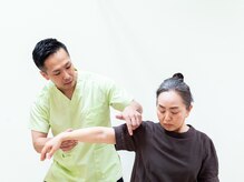 痛みの少ない独自の整体で、全身がスッと軽くなります◎[肩こり]
