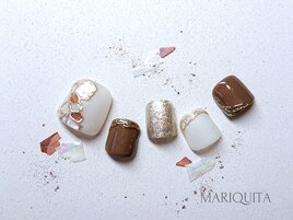 大人ブラウンシェルフットネイル
