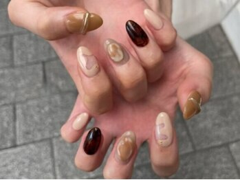 カッツ エステティックサロン 元町(CUT S)の写真/豊富な種類の定額ネイルで毎月楽しみ♪定額アートのサンプルから選んでいただけます☆美フォルムにお仕上げ