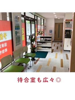 すぎやま鍼灸整骨院 七里院/広々！待合室スペース
