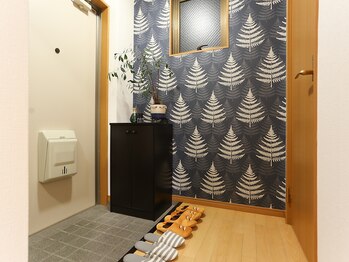 サロン モモコ(momoco)/玄関