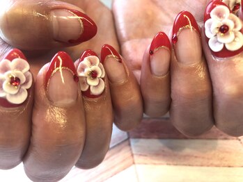 トータルサロン 白べぇーっ プラス/フラワーネイル