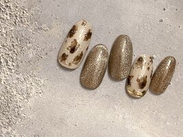 グレージュ　アクセサリーネイル