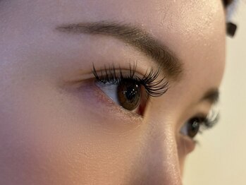 セレブリティ/ボリューム感あるまつ毛も♪