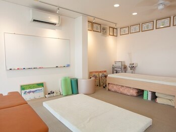 メディカルキュアカイロエステ ラクリア春日井の写真/不調の原因である“歪み”を根本から改善！骨盤調整で歪みを整え、不調や首肩コリのケアにもおすすめです◎