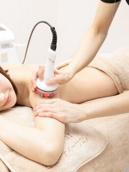 アムール(Amour)の写真/自分ではケアしにくい二の腕や背中のお肉を徹底撃退！【ハイパーナイフ全身かけ放題90分¥9980】