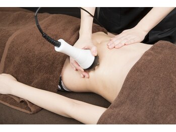 漢方足裏温石整体ヨモギ蒸 神保町 温石庵/ハイパーナイフ（お腹施術）