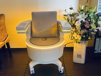 メディカルカイロサロン キレイ 横浜元町店(Kirei)の写真/話題沸騰中の【ビジリス】を導入◎服を着たままOK♪スクワット1万回分の効果あり!15分お試し2,500円★