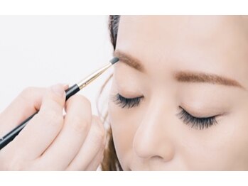 ビューティーアイラッシュ 近鉄生駒店/【眉毛も綺麗に】目元全体のケア