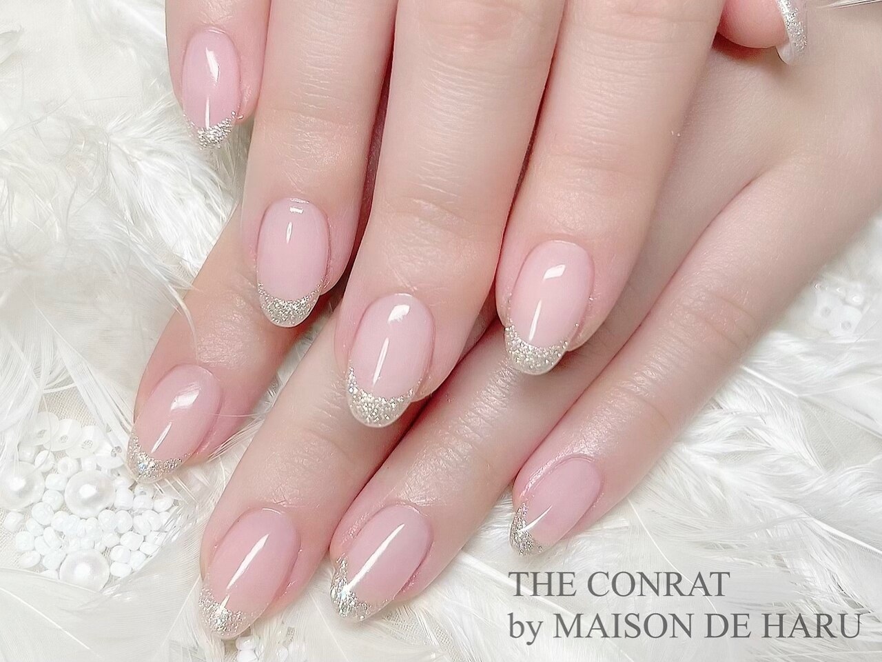 2025年-2026年冬トレンド】シルバーフレンチのネイルデザイン集｜人気