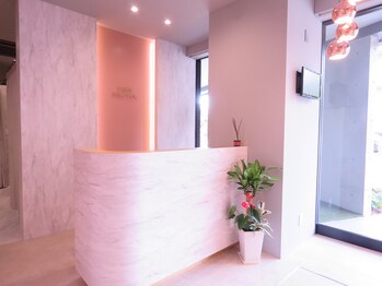 パリスヒロトン(PARIS HIROTON)/フロント