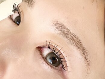 エイト アイ(8 eye)の写真/クルンと上向きカールで愛され目元♪忙しい朝のメイクも簡単に◎自まつ毛を活かした自然な仕上がりが好評☆