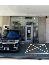 サロン ド メイド 鴨宮店(Salon de MADE)/サロン入口(駐車場1台)