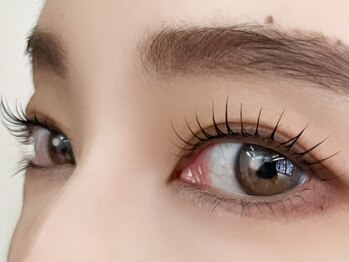 デュールイースト(Duul East)の写真/束間コーティング仕上げ◎潤いまつげパーマで自然な可愛さと華やかさを長く楽しめる魅力のまつげへ！