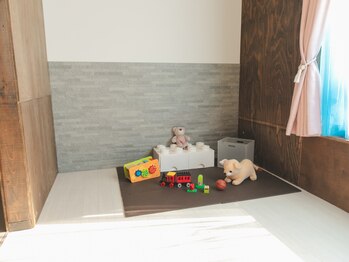 アイラッシュ アンド ヘア リコラ(Licola)の写真/【完全個室のプライベート空間/キッズスペースあり/ひとりで待てるお子さまは同伴可能/ママの味方◎】