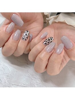 ブラン(blanc)/ヒョウ柄アートネイル