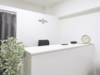 軸椎 南森町院(JIKUTSUI)/