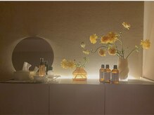 ソリム(solim.)の雰囲気（灯り/香り/花/居心地のよい空間を作ることを大切にしています。）