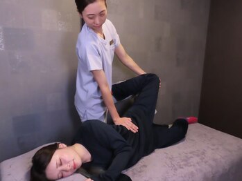 【小顔/リフトアップ/姿勢/骨盤矯正/頭蓋骨/痩身】ヴィオーデ美容整体サロン那覇店/骨盤の歪み・開きケアで骨盤美人