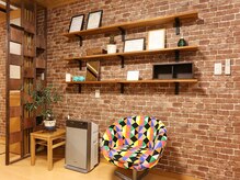 サロン モモコ(momoco)/待合スペース