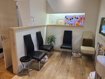 整体アンドリラクゼーションサロン ライン ルララ こうほく店(Line LuRaRa)/受付スペースも広く /センター南