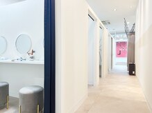 ローラン(LORAN)の雰囲気（全部屋完全個室☆ メイクルーム完備。simpleで洗練されたサロン）