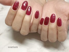ベリーで可愛い赤ネイル