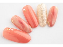 上品なオレンジネイル