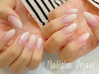 デジャヴ(Dejave)/ホワイトグラデーションネイル