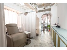 アミ バイ グランジュテ(AMI by grandjete)の雰囲気（電動リクライニングチェアで居心地◎お席の間はカーテン仕切り有）